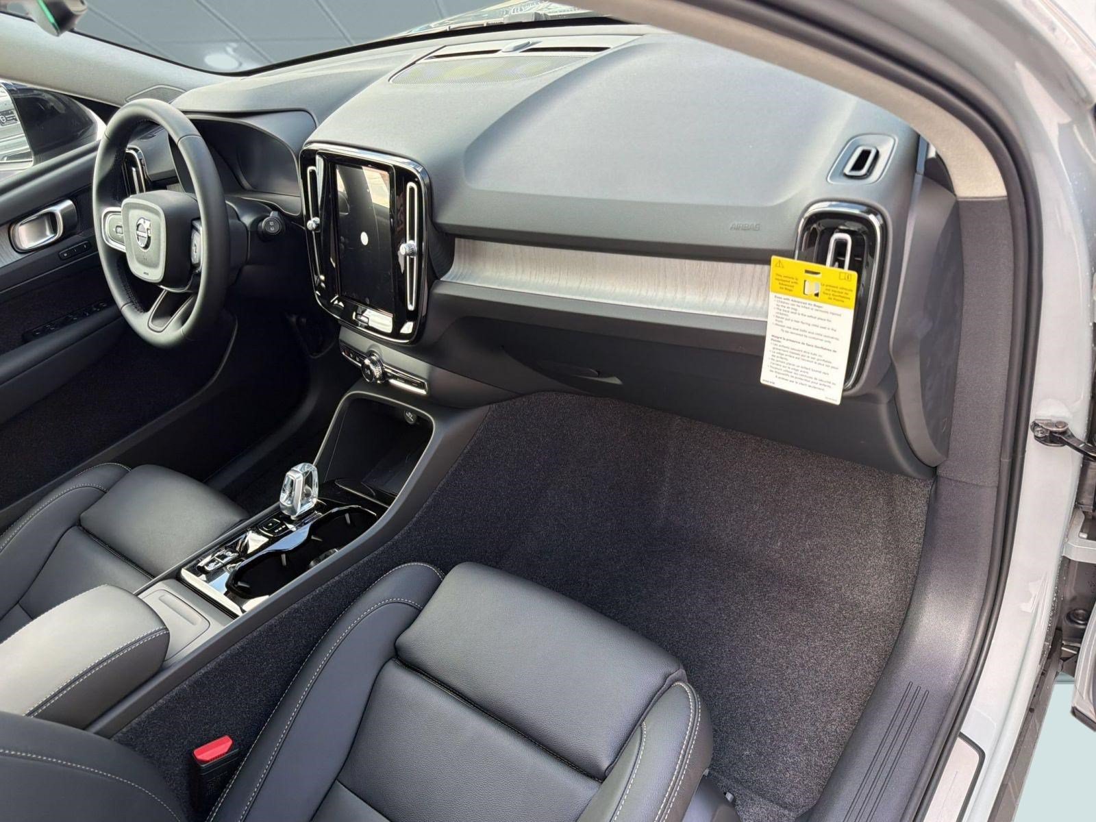 New 2026 Volvo XC40 B5 Plus w/ Protection Package Premier AWD/4WD image 31