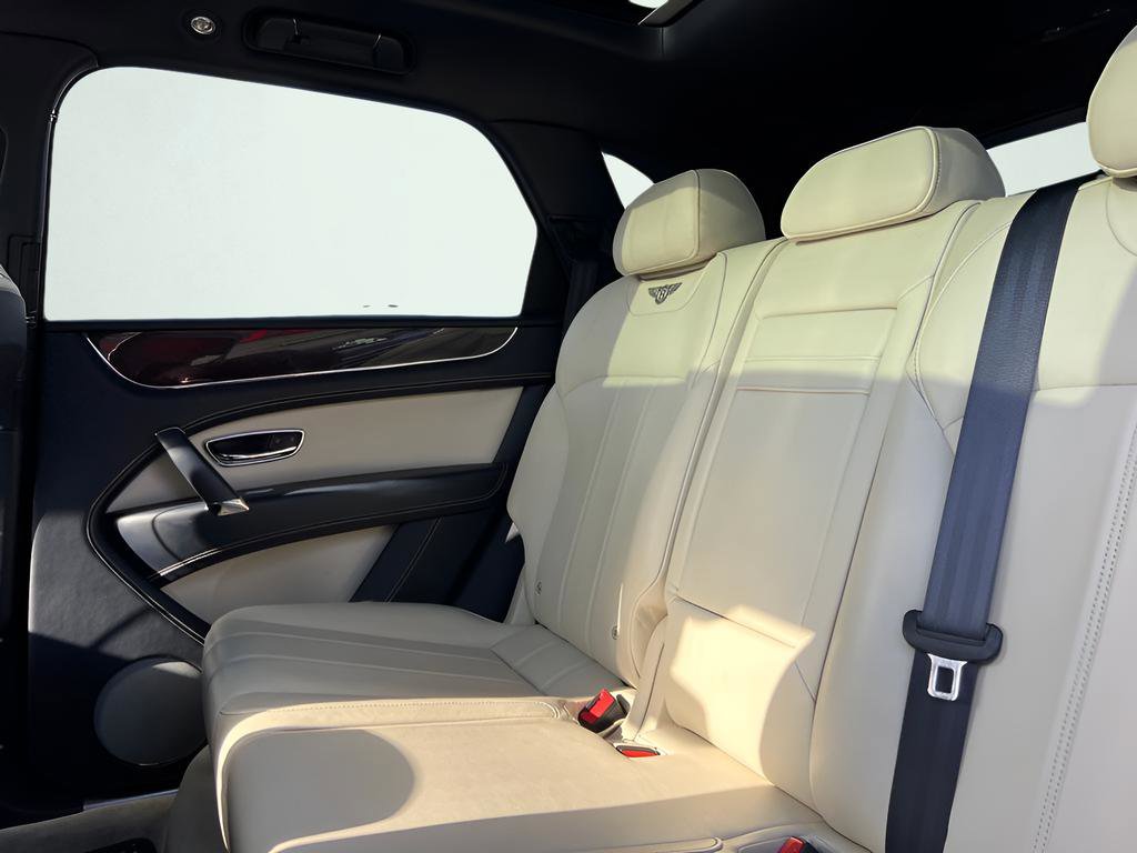 Used 2018 Bentley Bentayga AWD/4WD image 14