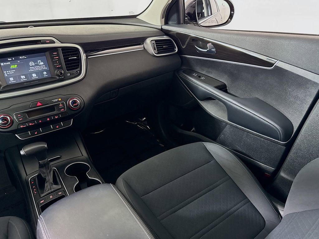 Used 2019 Kia Sorento LX w/ LX Convenience Package image 22