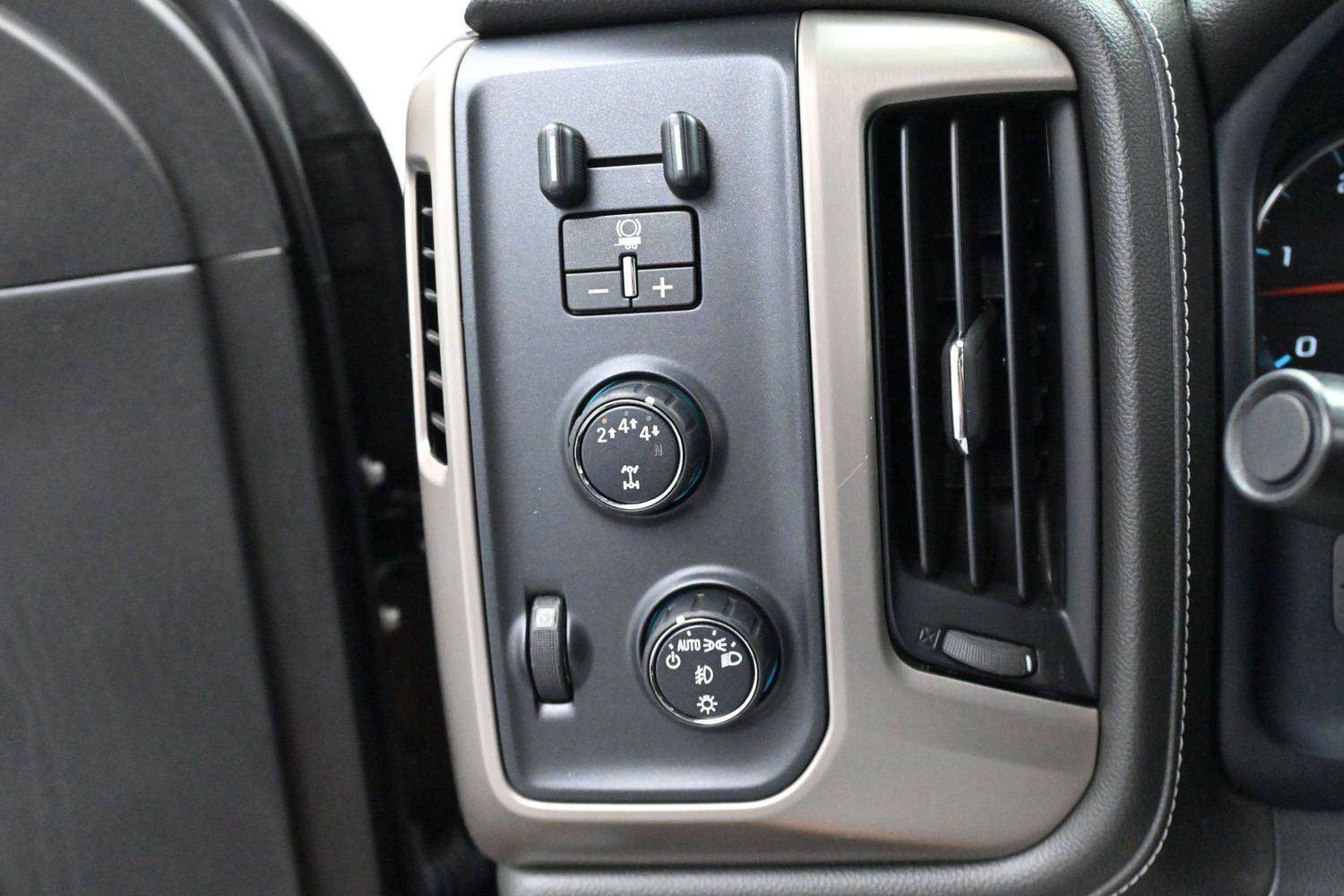 Used 2017 GMC Sierra 2500 Denali w/ Duramax Plus Package AWD/4WD image 21