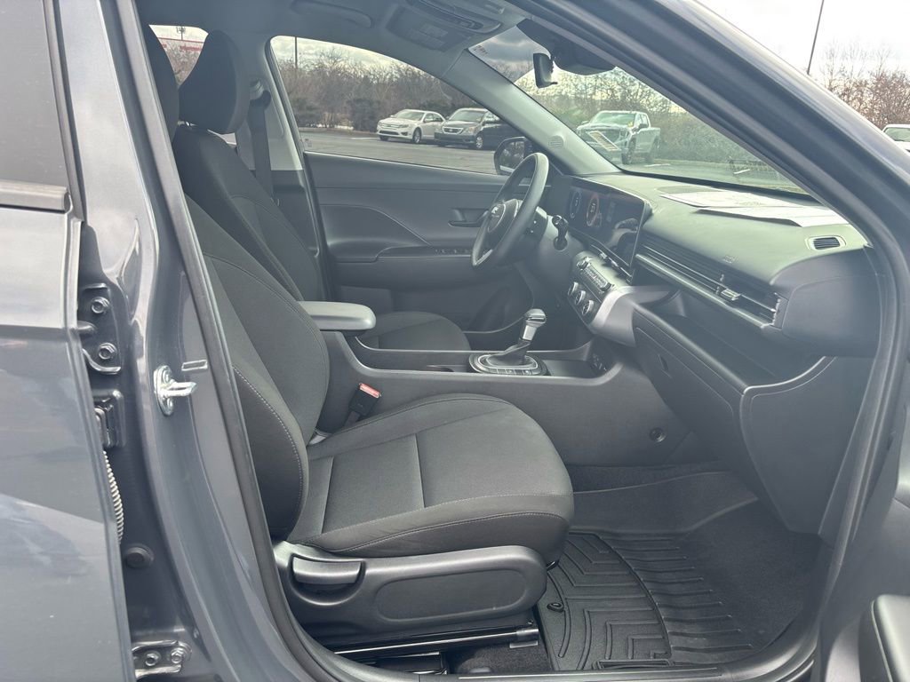 Used 2024 Hyundai Kona SE image 18