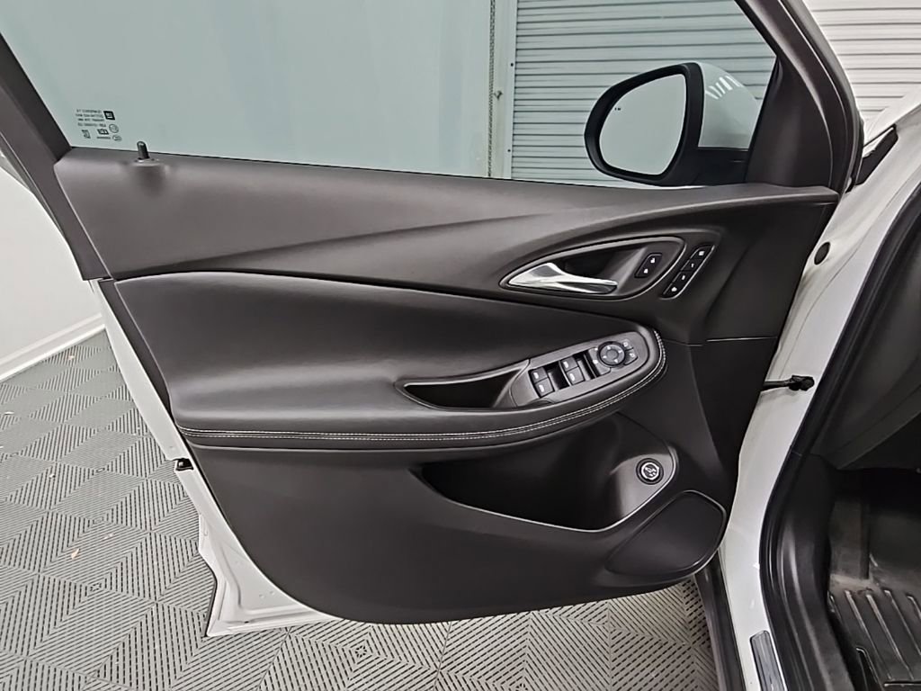 Used 2022 Buick Encore GX Essence w/ Experience Buick Package image 31