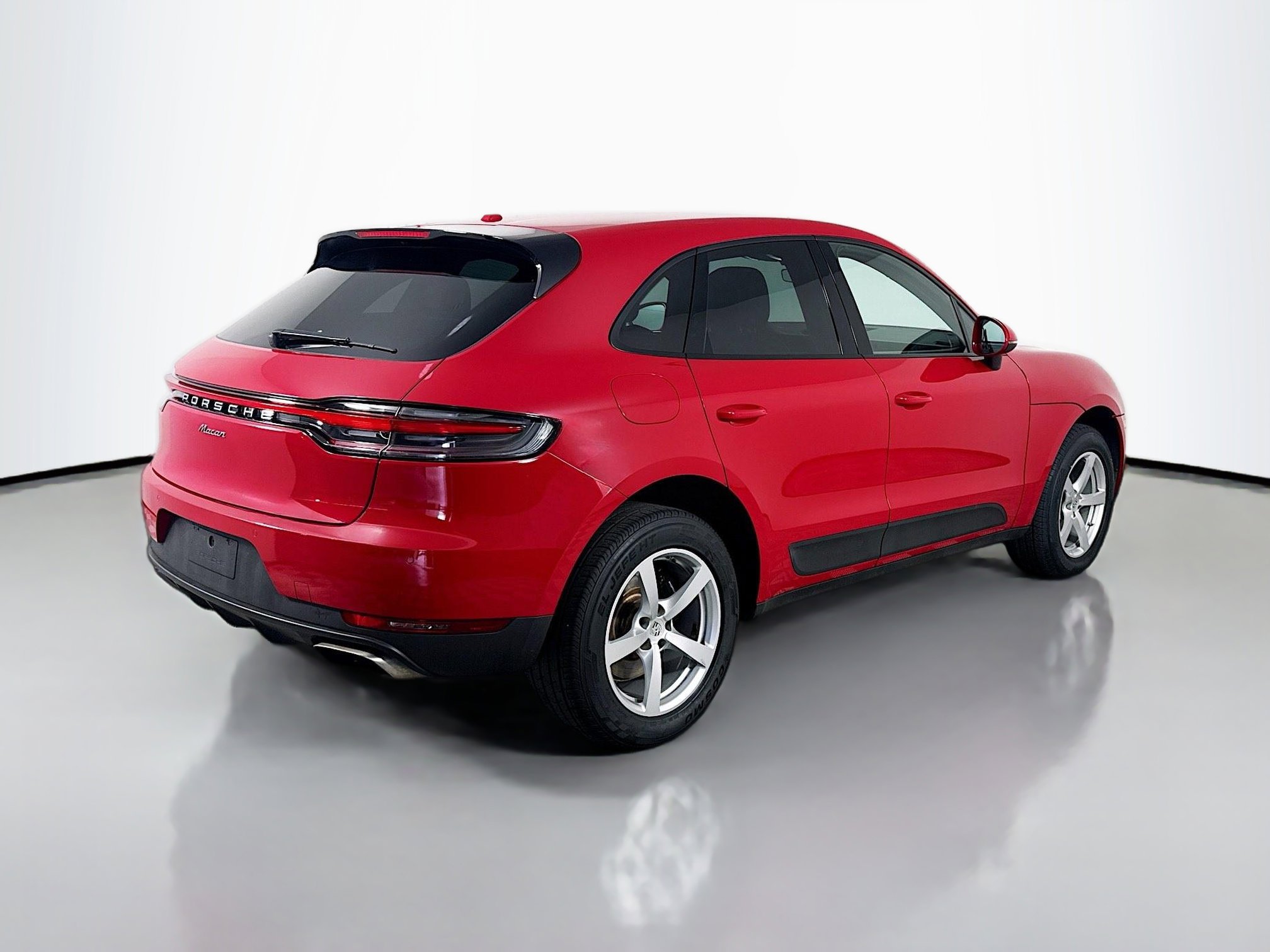 Used 2021 Porsche Macan image 8