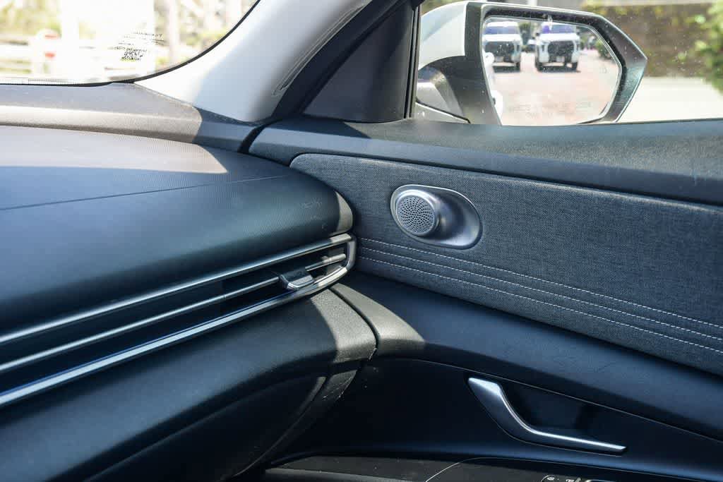 Used 2021 Hyundai Elantra Limited image 21