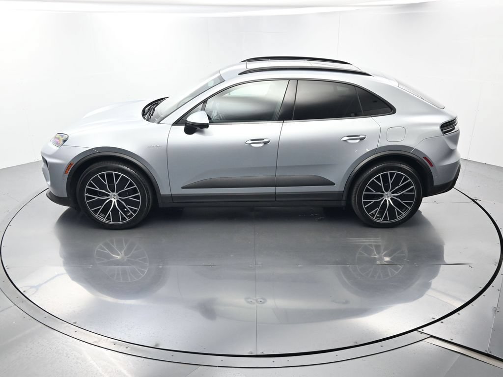 Certified 2025 Porsche Macan Electric RWD image 35