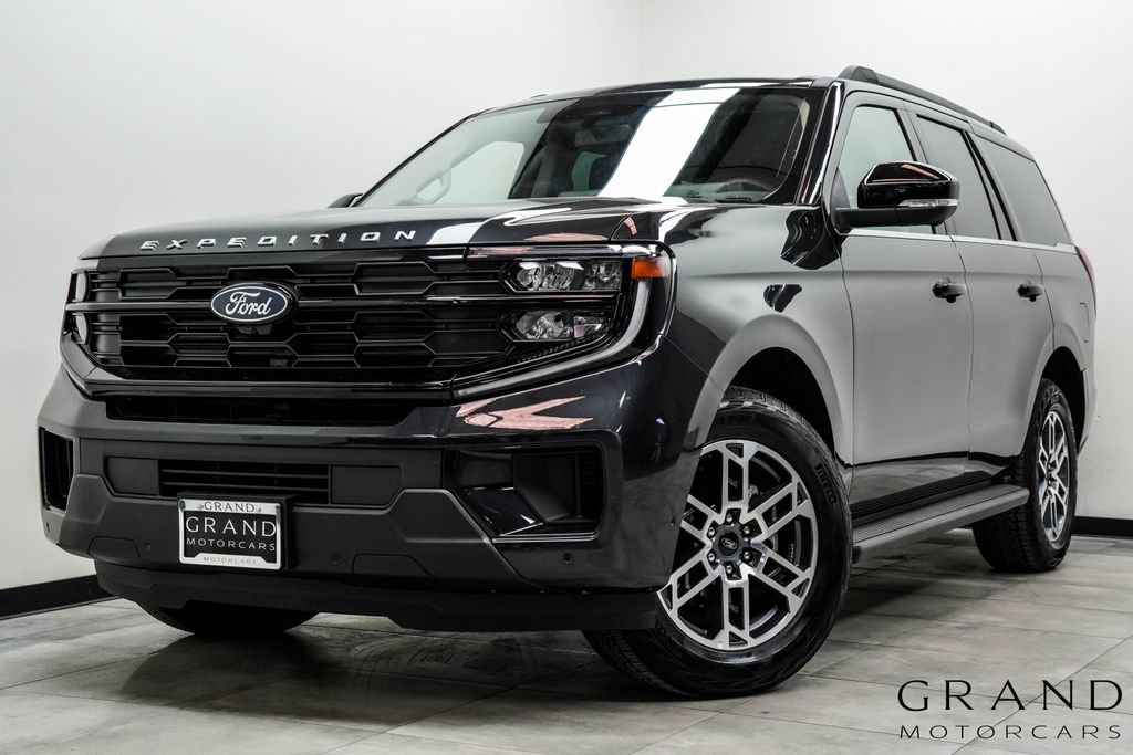 Used 2025 Ford Expedition Active AWD/4WD image 1