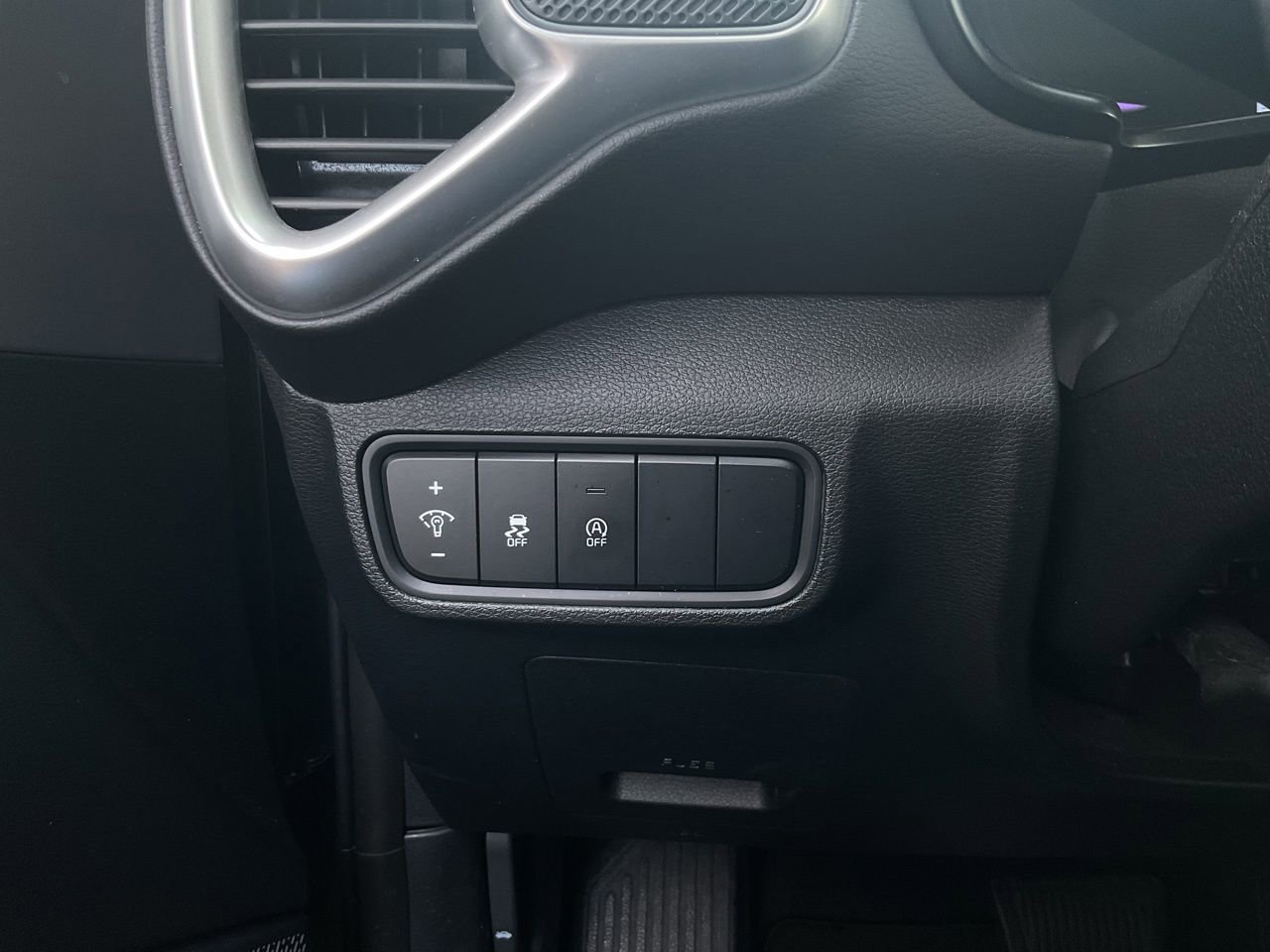 Used 2025 Kia Soul LX w/ LX Technology Package FWD image 20