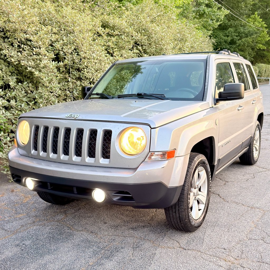 Used 2014 Jeep Patriot Latitude AWD/4WD image 5