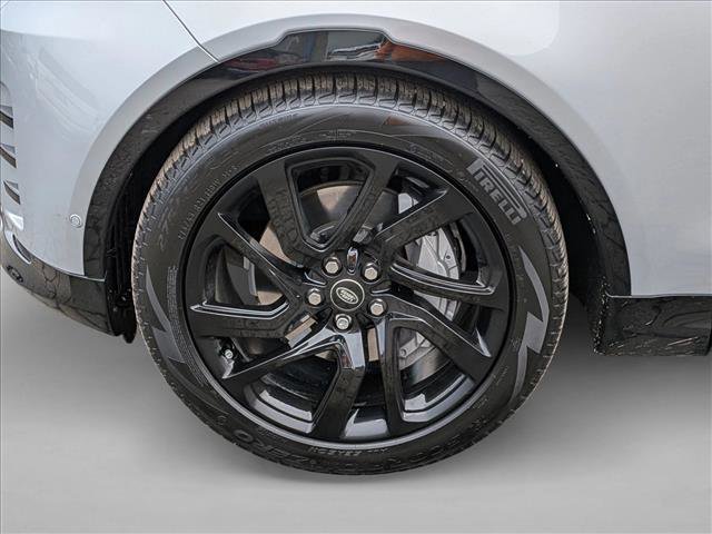 Used 2024 Land Rover Discovery Dynamic SE image 26