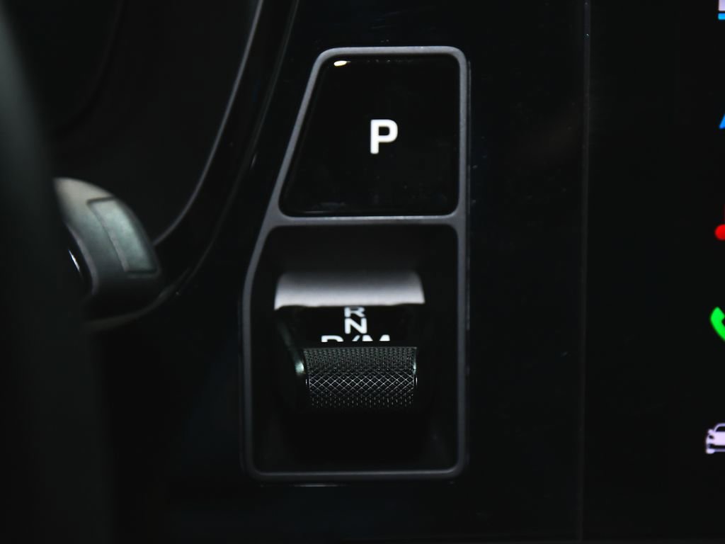 Used 2025 Porsche Panamera 4 image 32