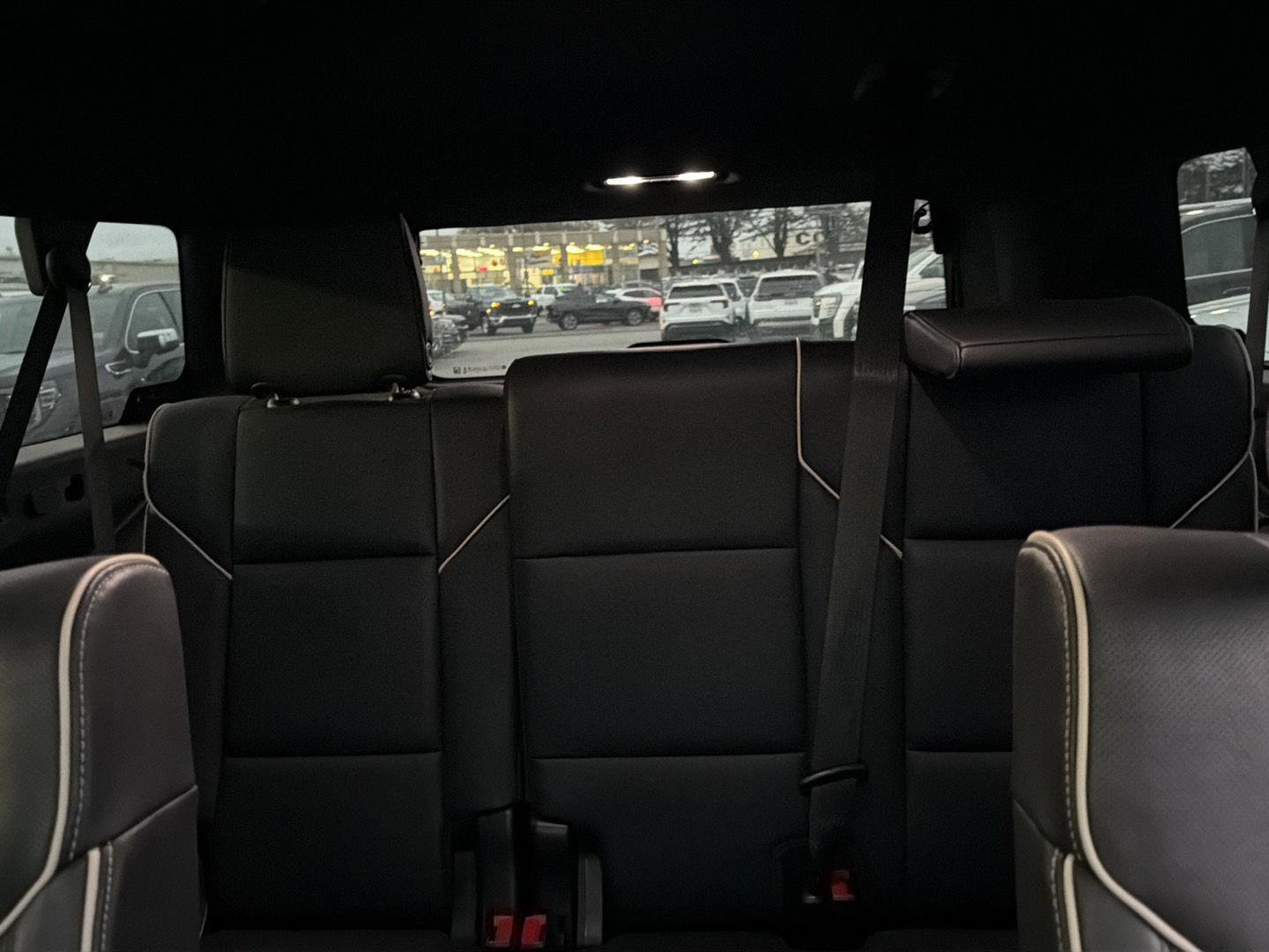 Used 2023 Cadillac Escalade ESV Premium Luxury image 8