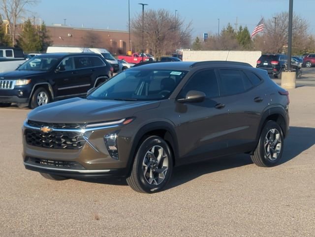 Used 2024 Chevrolet Trax LT w/ LT Convenience Package image 7