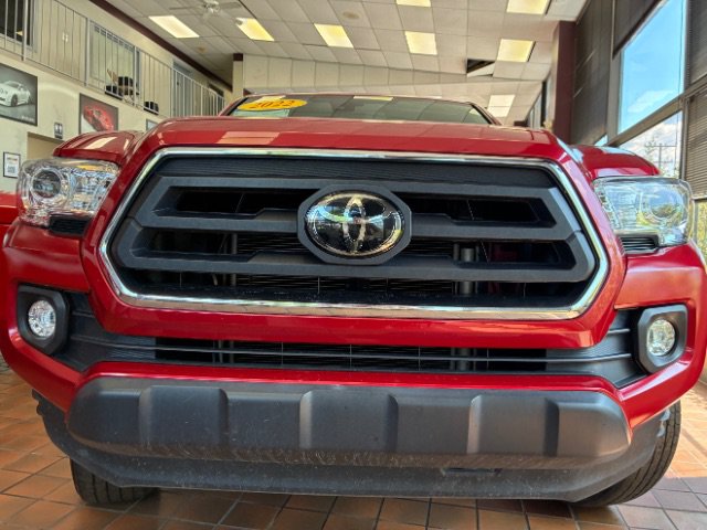 Used 2022 Toyota Tacoma SR5 w/ Technology Package RWD image 4