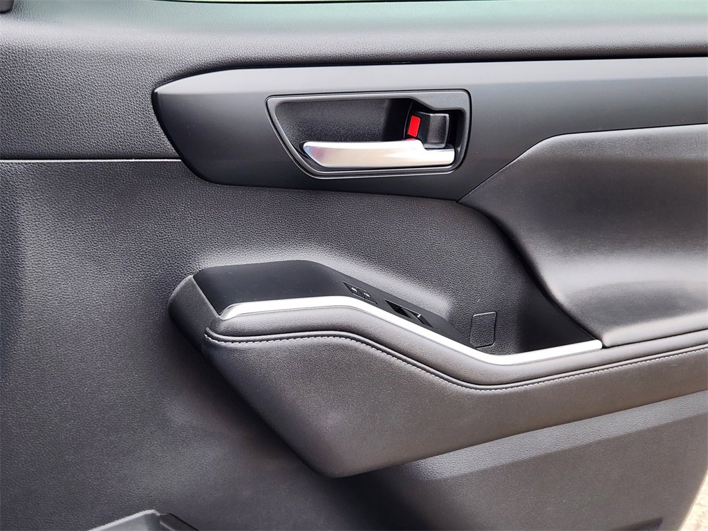 Used 2020 Toyota Highlander XLE image 14