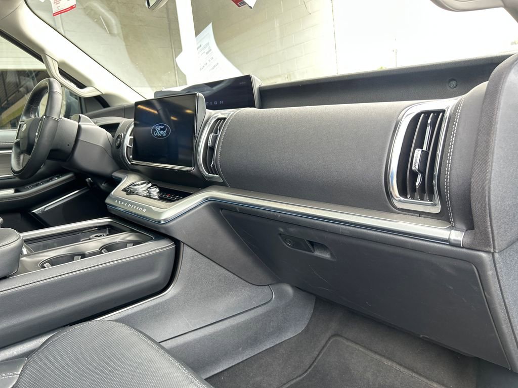 Used 2025 Ford Expedition Max Platinum AWD/4WD image 17