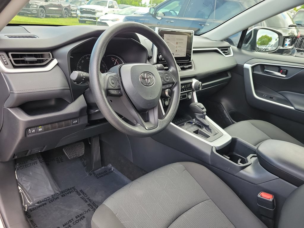 Used 2025 Toyota RAV4 XLE w/ Convenience Package FWD image 10