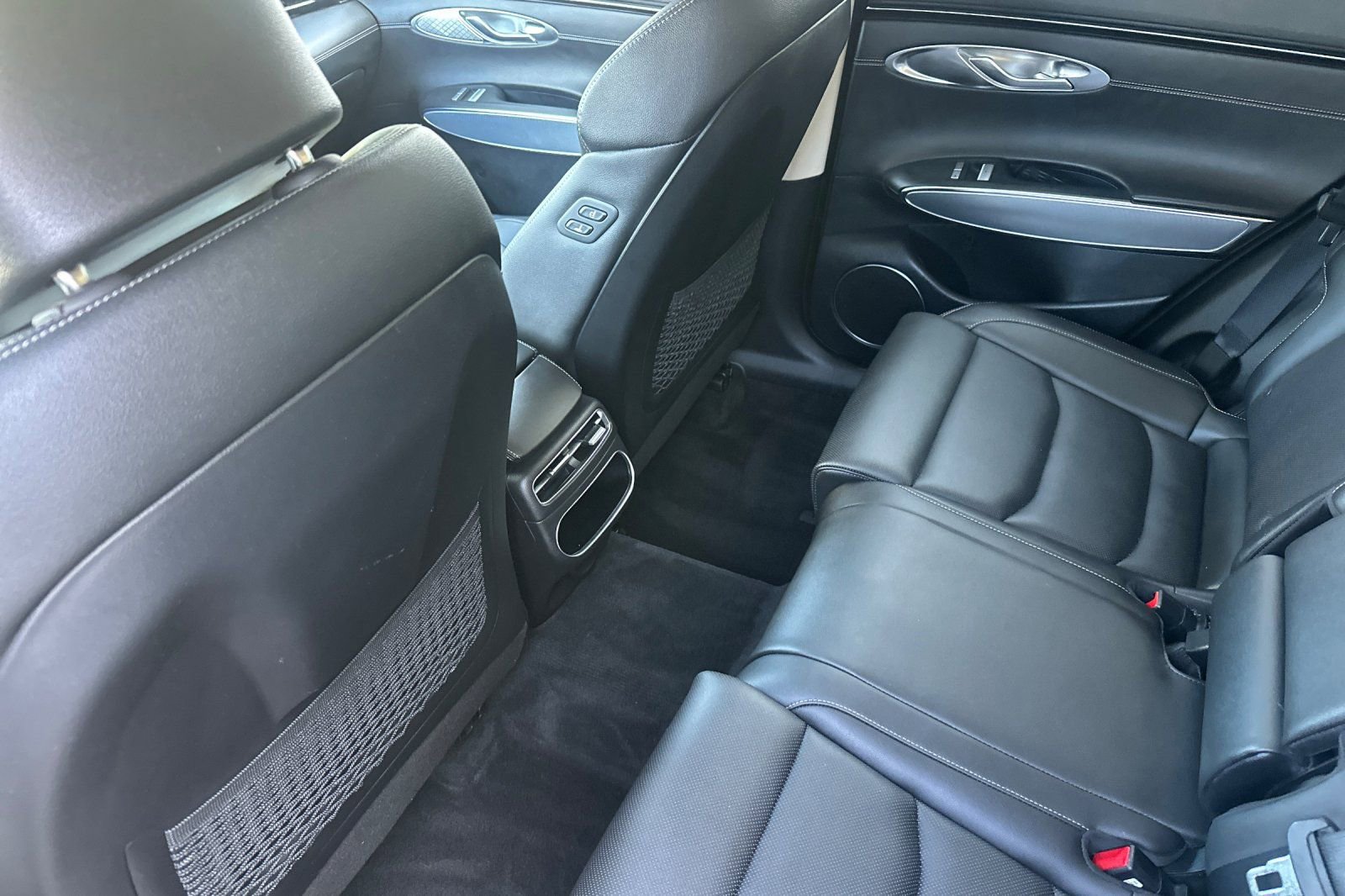 Used 2023 Genesis GV70 2.5T w/ Select Package image 13