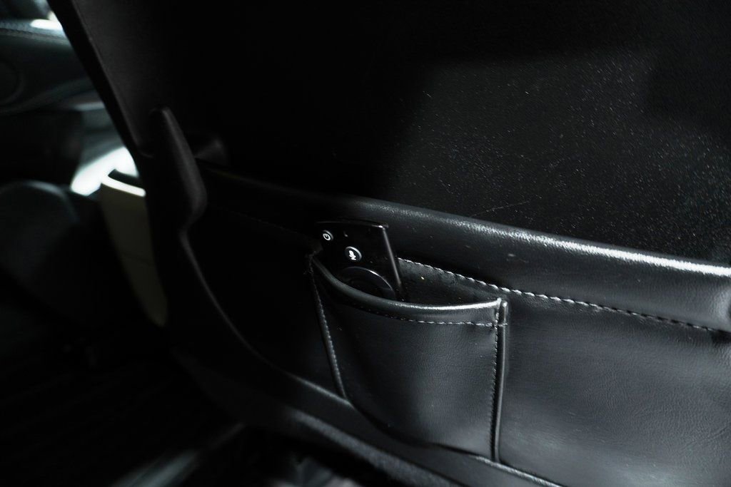 Used 2022 Chrysler Pacifica Touring-L w/ Uconnect Theater Family Group image 18