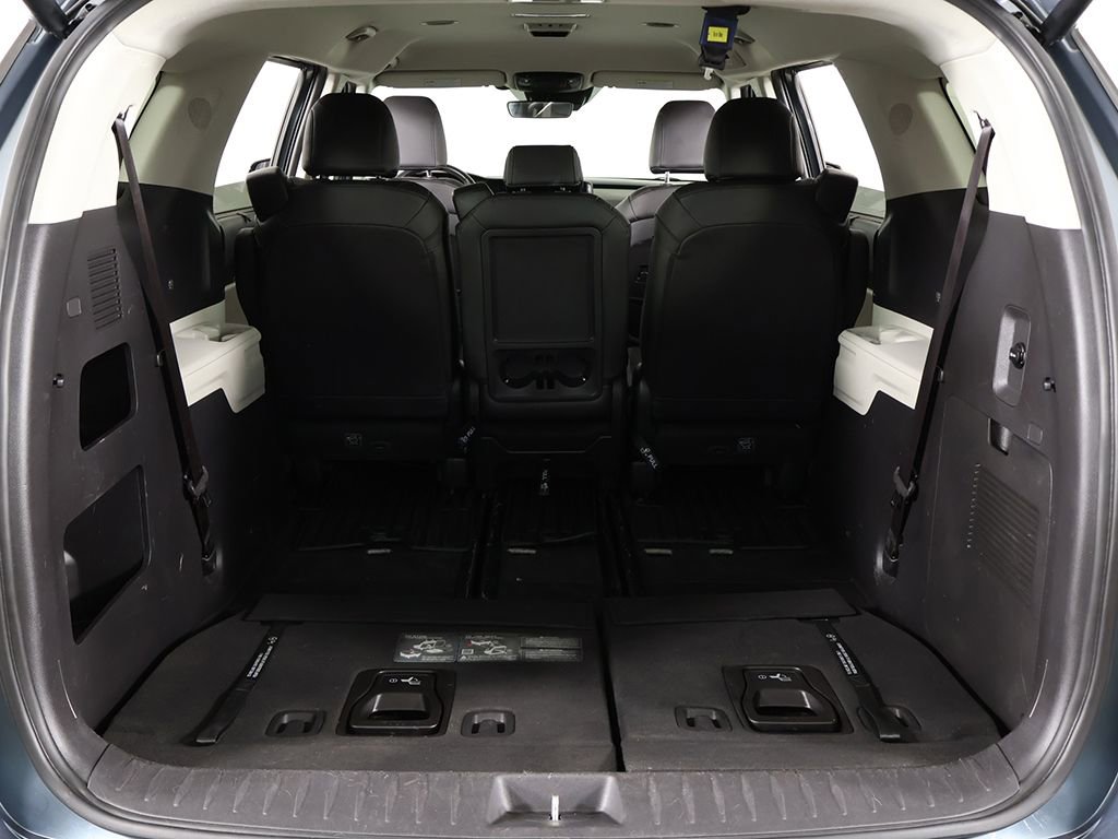 Used 2024 Kia Carnival EX FWD image 21