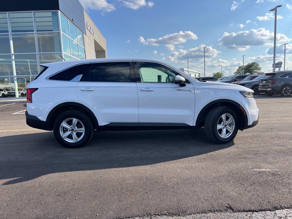 Certified 2023 Kia Sorento LX AWD/4WD image 3