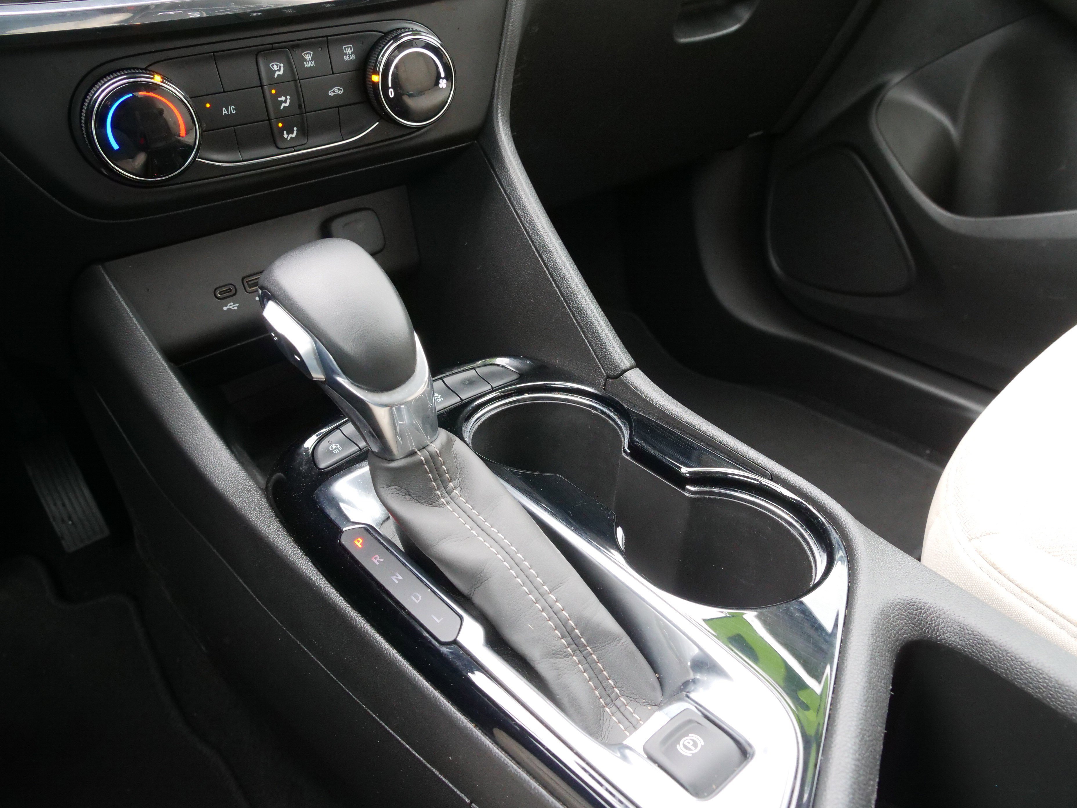 Used 2024 Buick Encore GX Preferred image 25