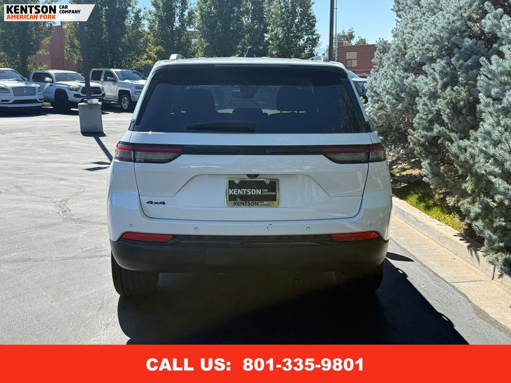 Used 2023 Jeep Grand Cherokee Altitude image 7
