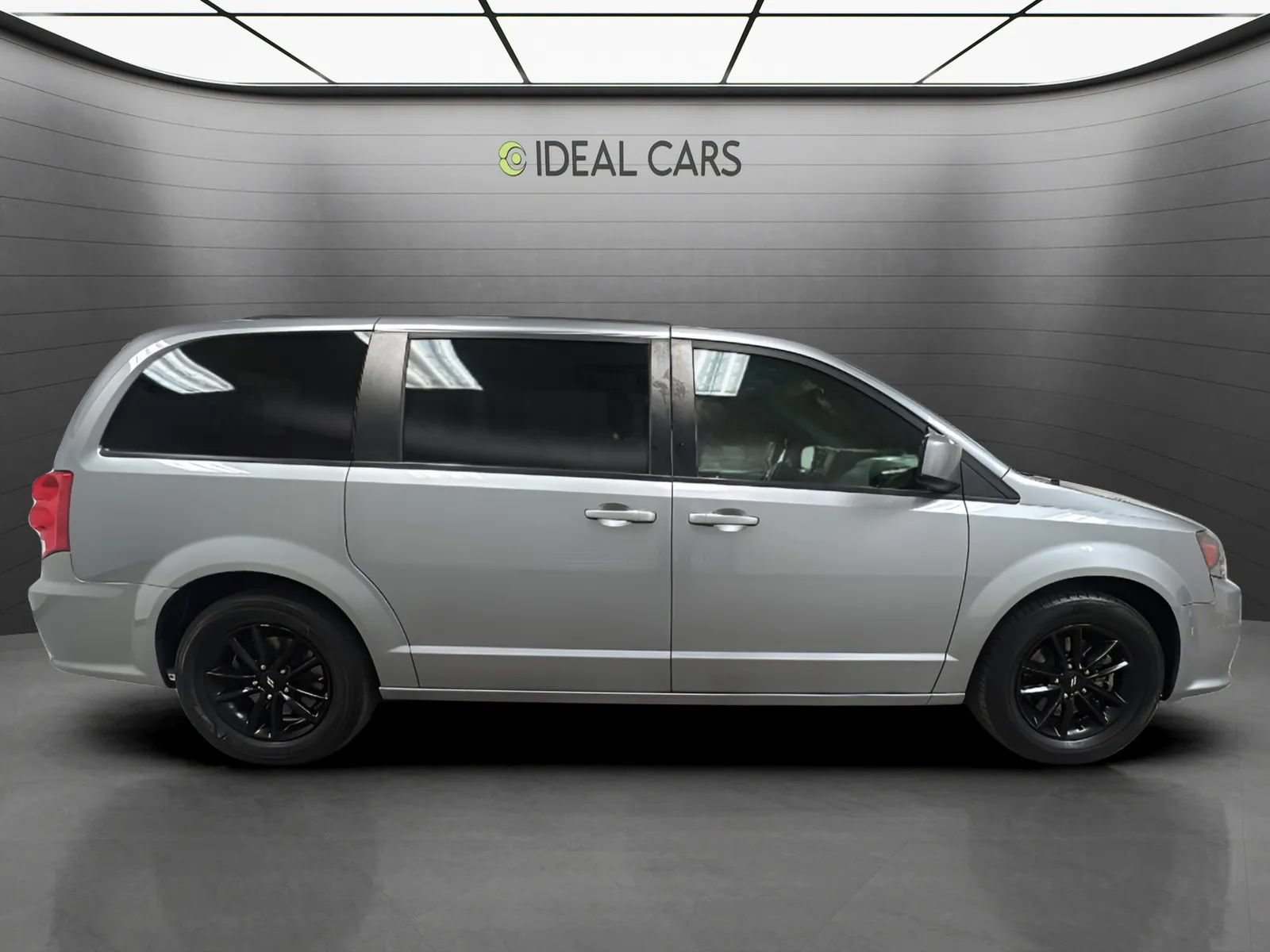 Used 2019 Dodge Grand Caravan GT FWD image 4