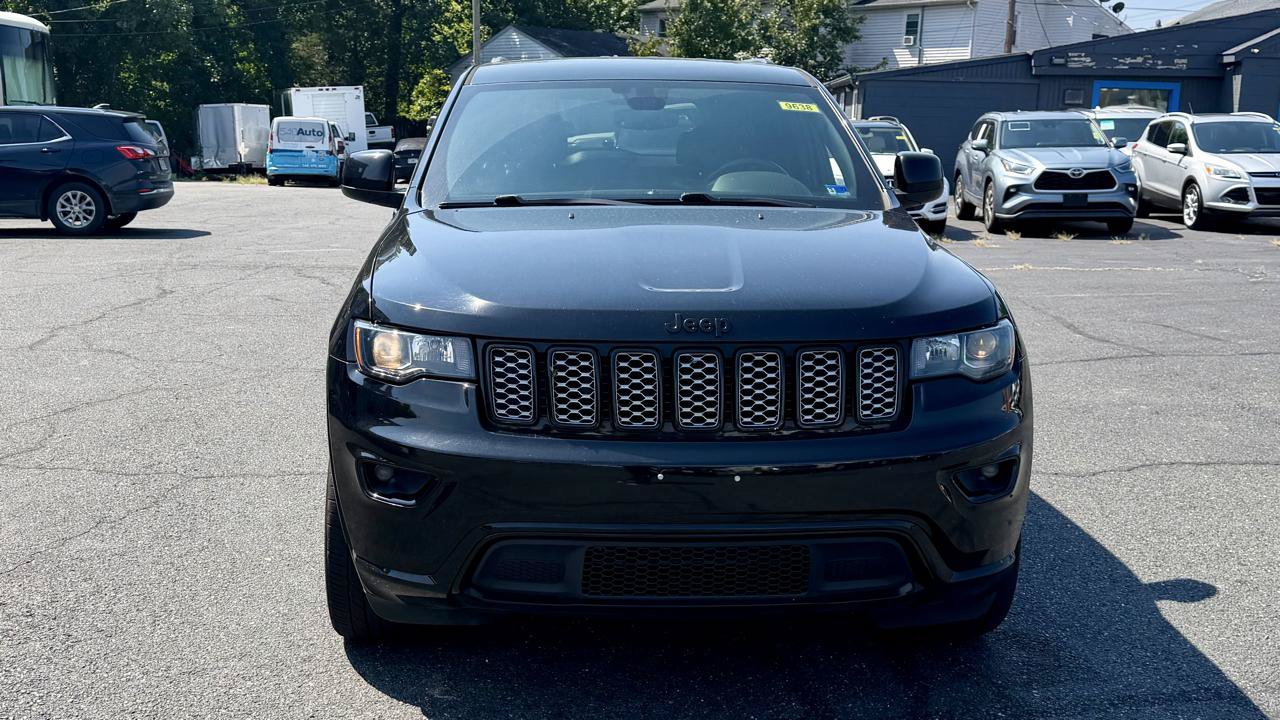 Used 2019 Jeep Grand Cherokee Altitude AWD/4WD image 3