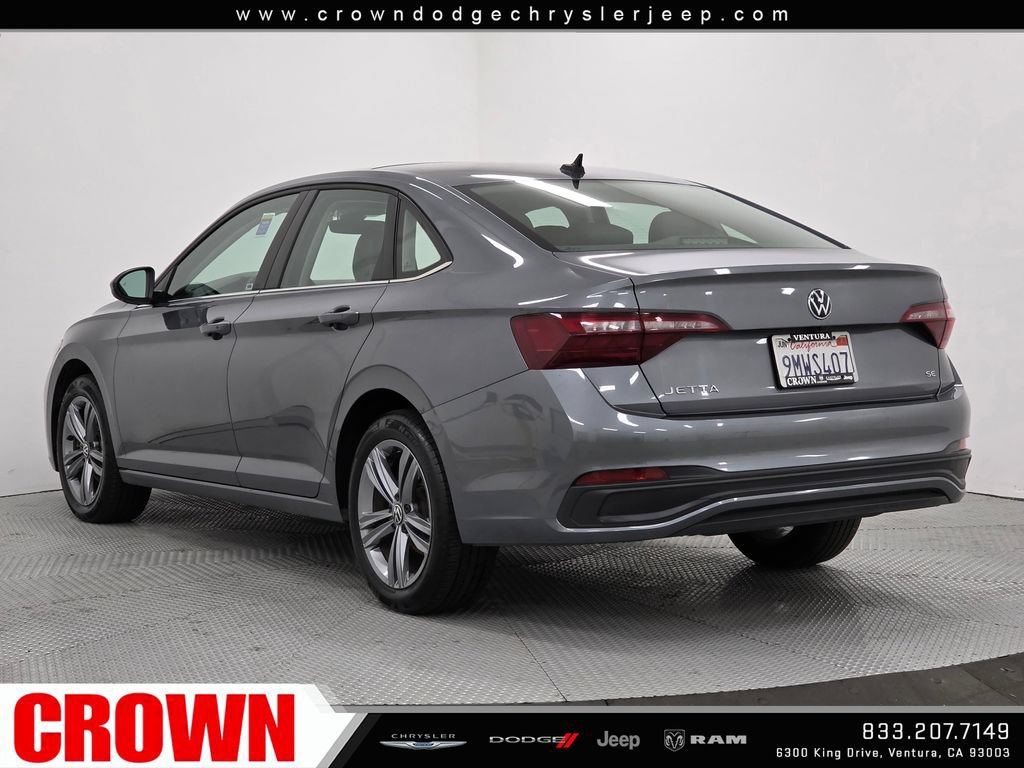 Used 2024 Volkswagen Jetta SE FWD image 5