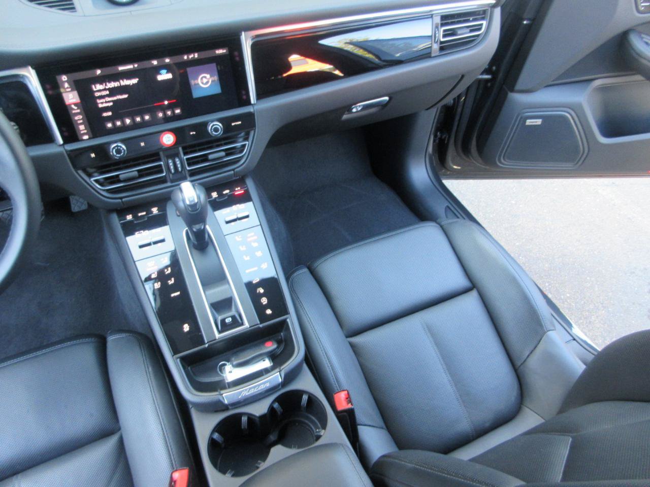 Used 2025 Porsche Macan w/ Premium Package Plus AWD/4WD image 21