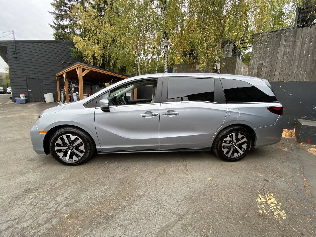 Used 2025 Honda Odyssey EX-L image 3