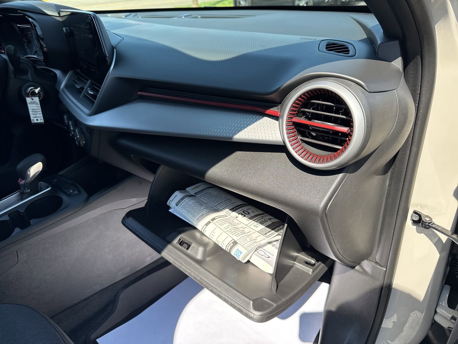 Used 2026 Chevrolet Trax RS FWD image 37