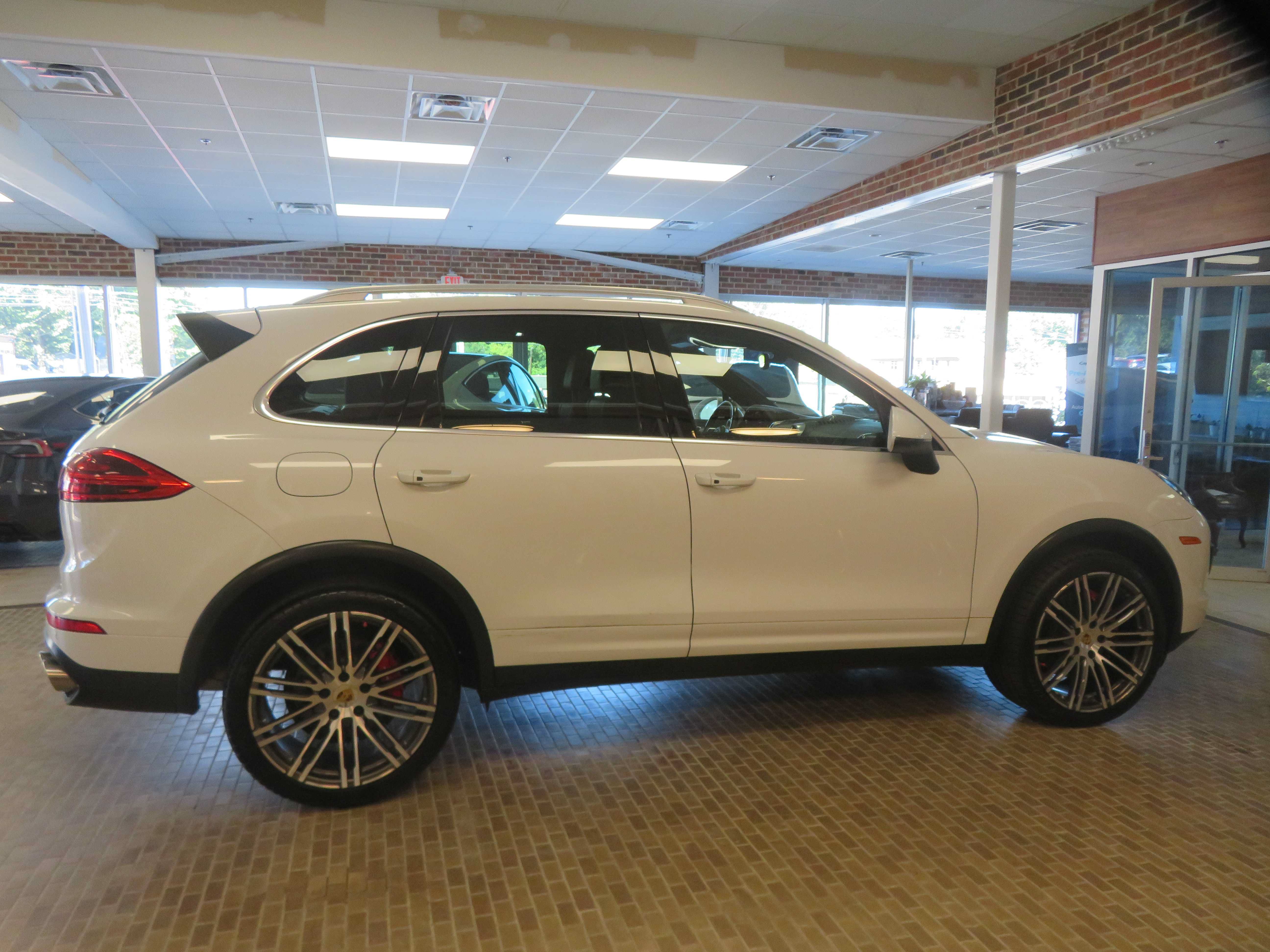 Used 2015 Porsche Cayenne S AWD/4WD image 67