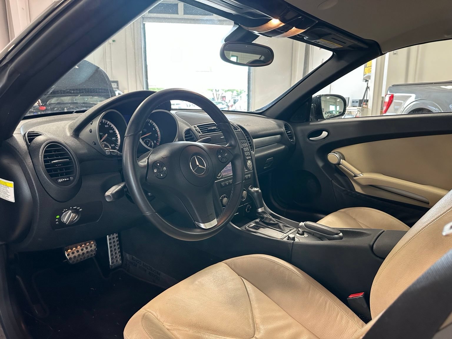 Used 2011 Mercedes-Benz SLK 300 image 16
