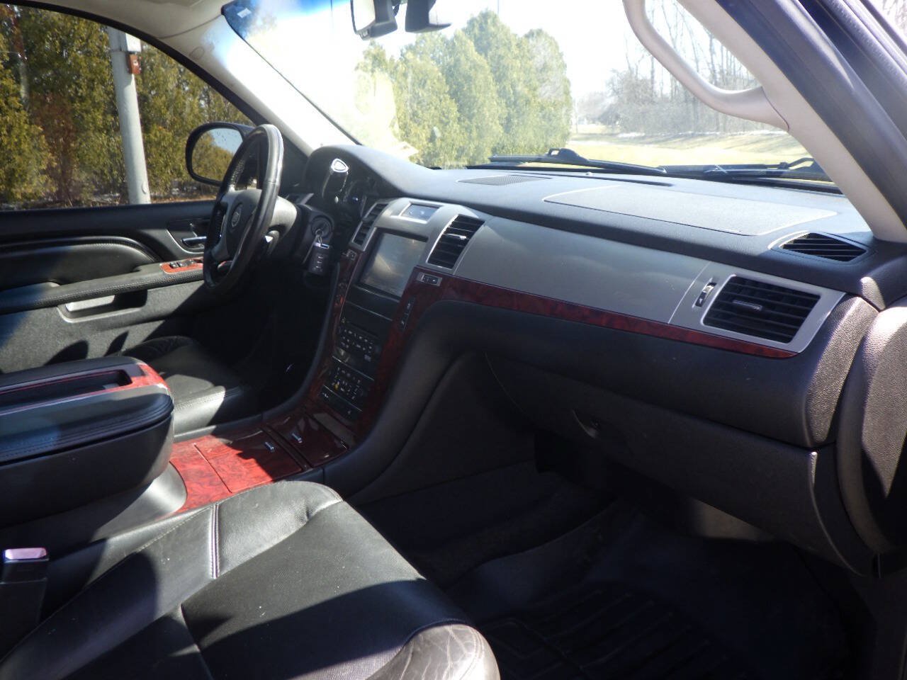 Used 2012 Cadillac Escalade ESV Premium AWD/4WD image 23