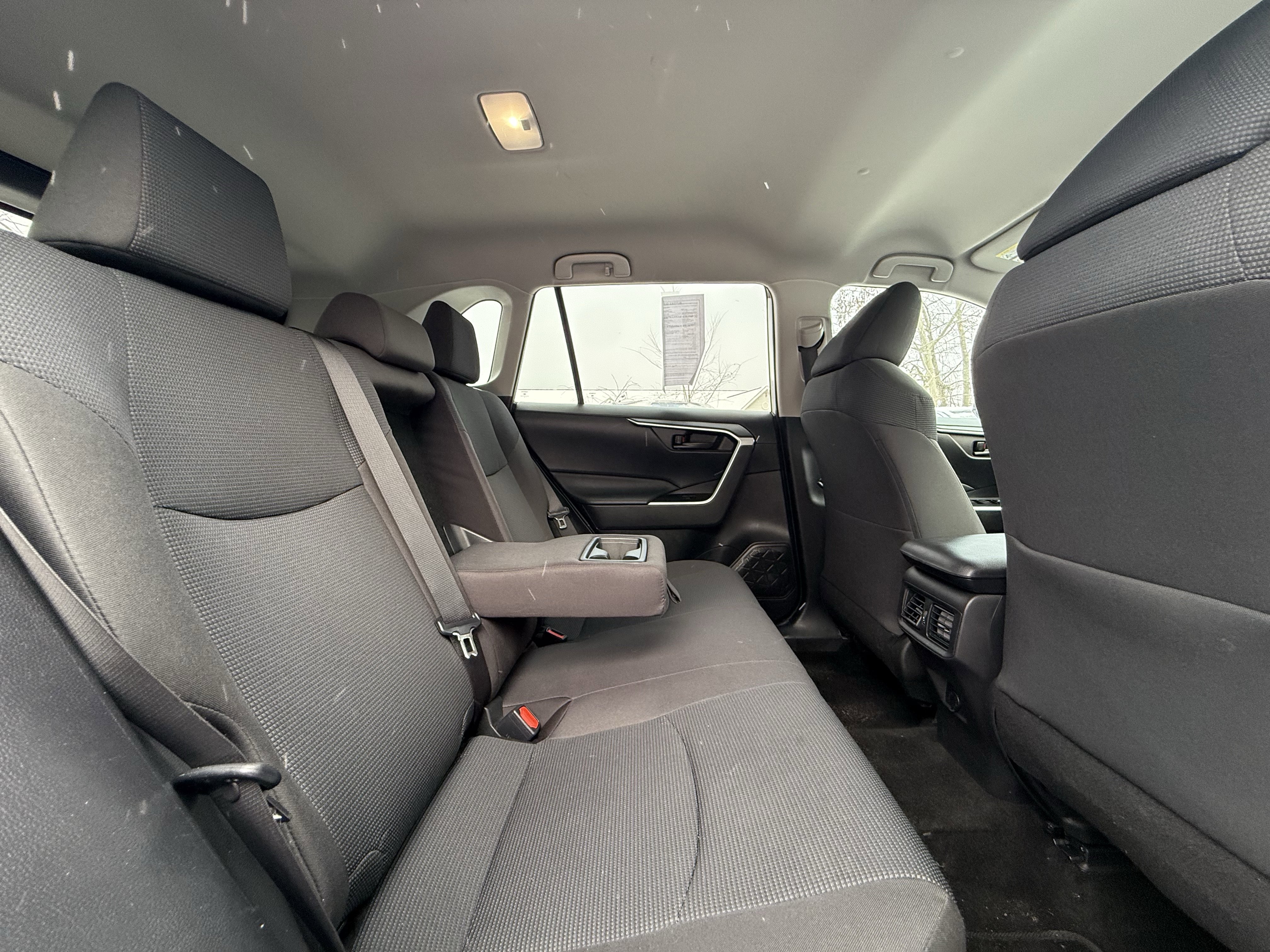 Used 2022 Toyota RAV4 LE image 29