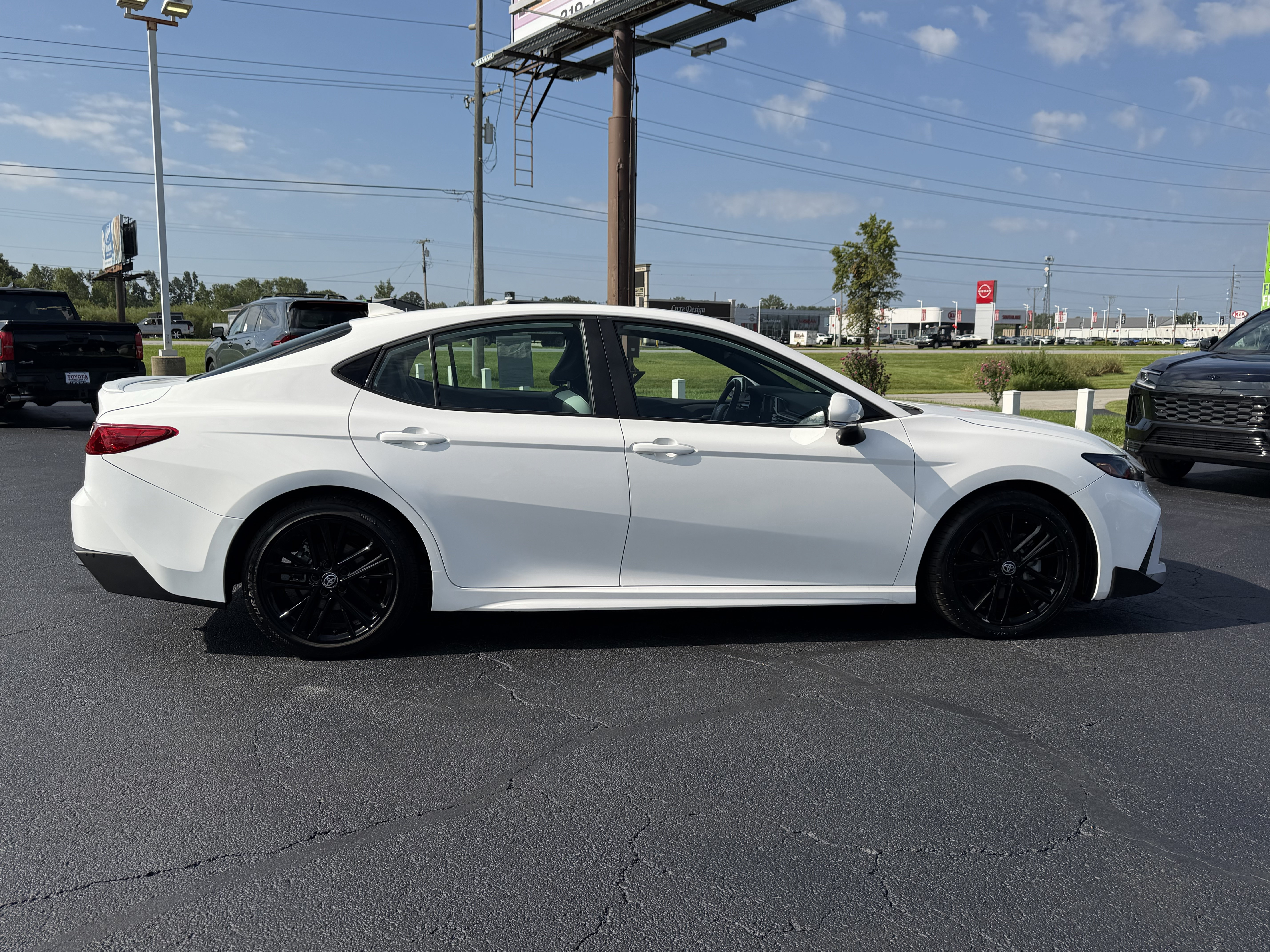 Used 2025 Toyota Camry SE FWD image 10