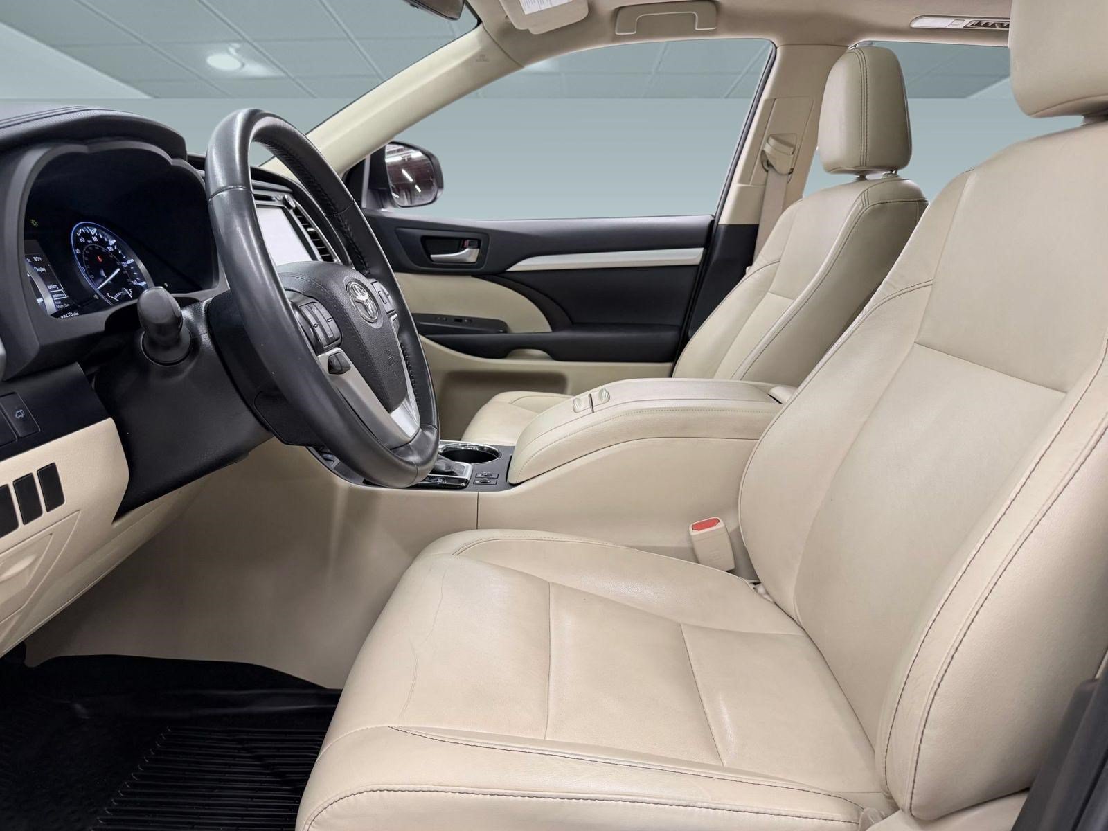 Used 2019 Toyota Highlander XLE AWD/4WD image 4