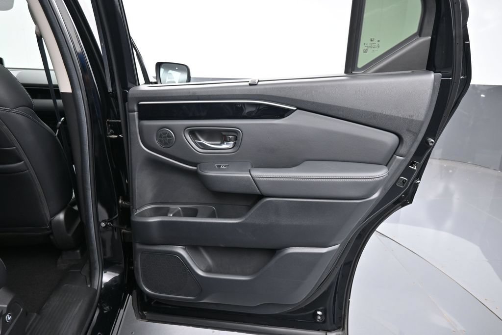 Certified 2025 Honda Pilot EX-L image 32