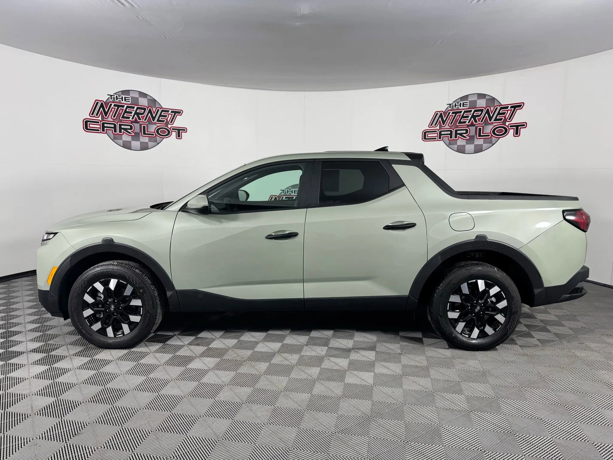 Used 2025 Hyundai Santa Cruz SE AWD/4WD image 4