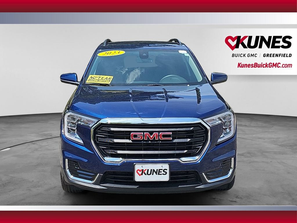 Used 2023 GMC Terrain SLE w/ Driver Convenience Package FWD image 4