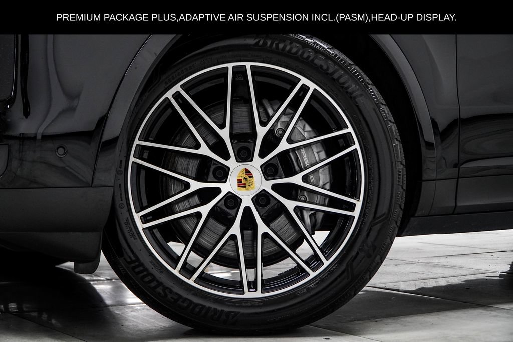 Used 2024 Porsche Cayenne AWD/4WD image 6