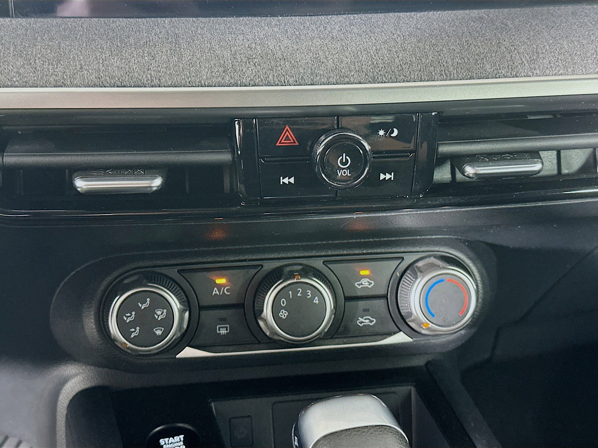 Used 2025 Nissan Kicks SV image 23