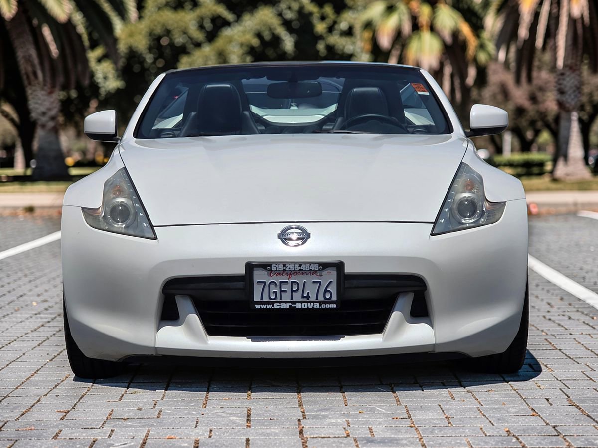 Used 2010 Nissan 370Z Touring w/ Sport Pkg RWD image 4
