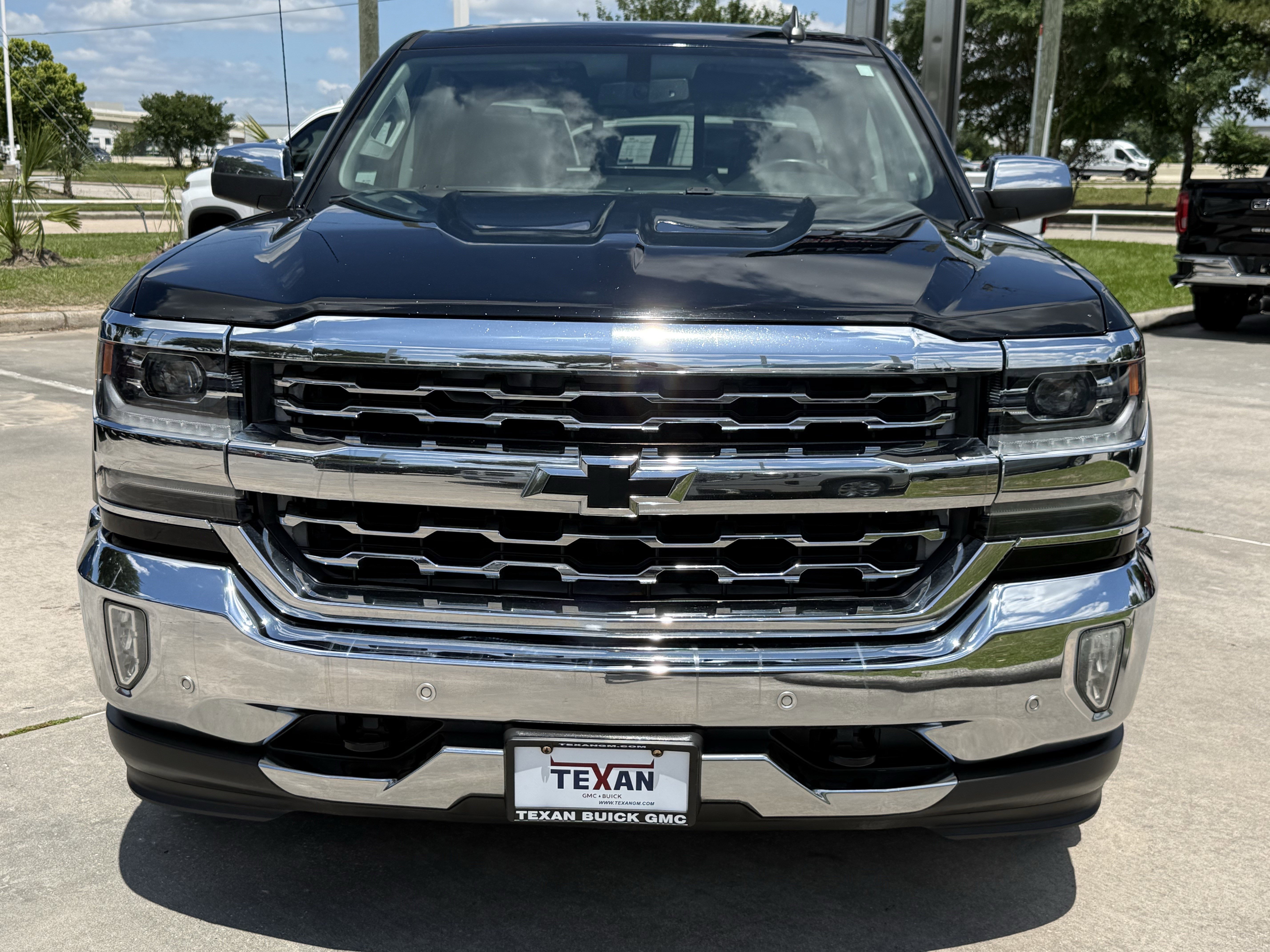 Used 2017 Chevrolet Silverado 1500 LTZ w/ Texas Edition AWD/4WD image 9