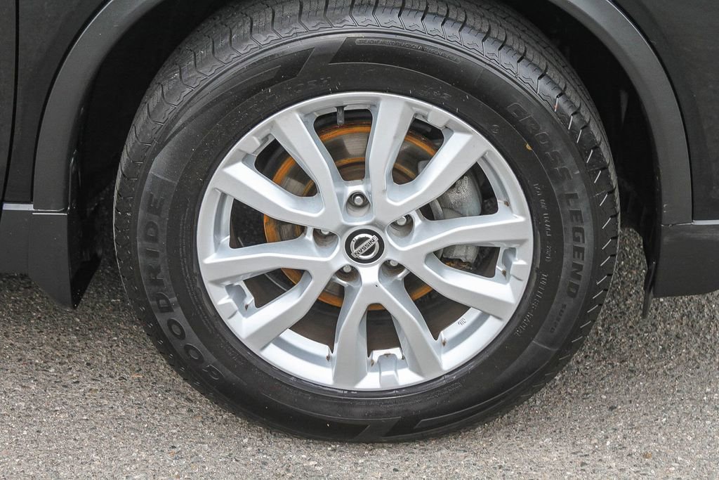 Used 2018 Nissan Rogue SV image 14
