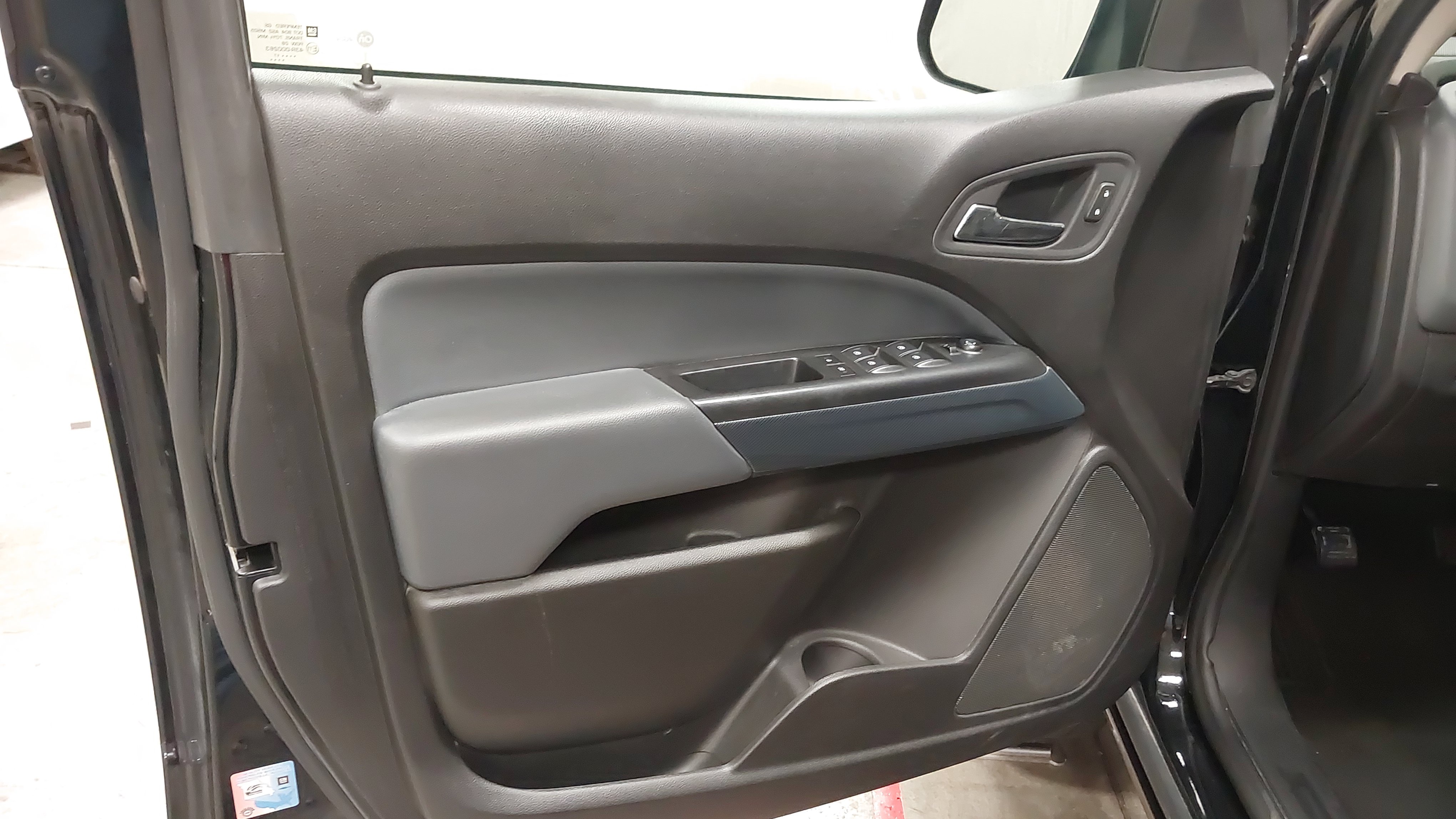 Used 2017 Chevrolet Colorado Z71 AWD/4WD image 24