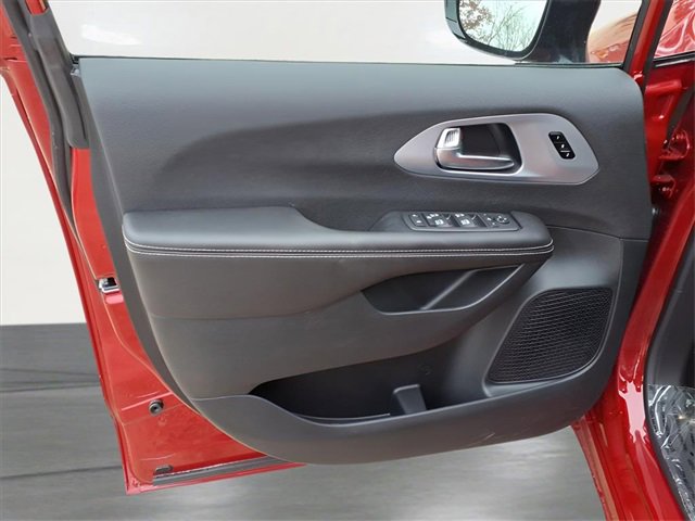 New 2026 Chrysler Pacifica Limited image 14