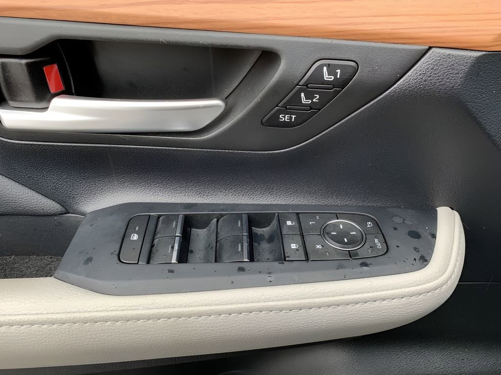 Used 2024 Toyota Grand Highlander Limited image 12