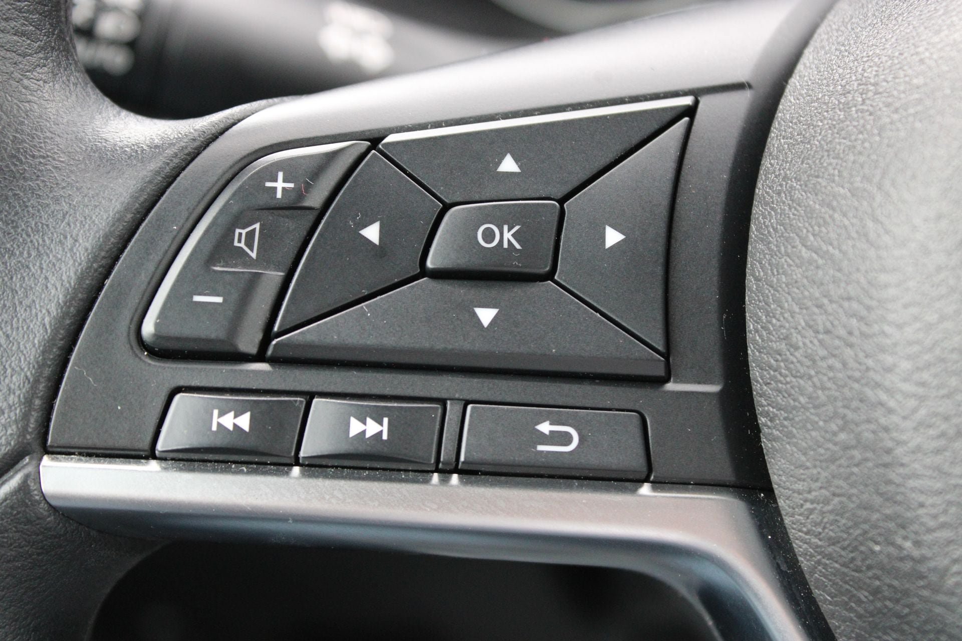 Used 2024 Nissan Sentra SV FWD image 25